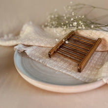 Load image into Gallery viewer, soap lift | bamboo